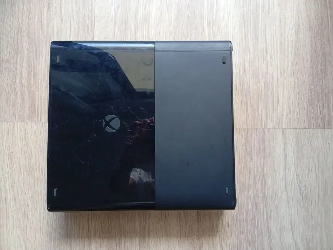 Xbox 360 super slim incluindo controles e jogos