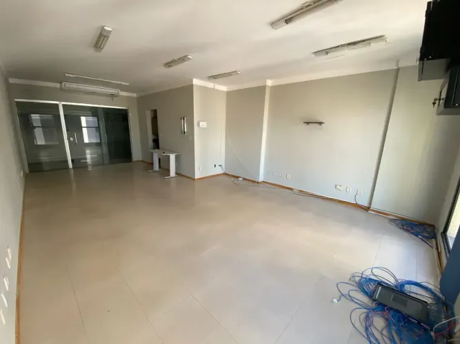 Sala Comercial Grande - 48m2 - Andar Alto - Nascente