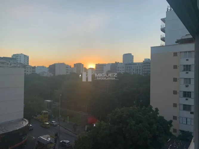 RUA CAMPOS SALES À VENDA, SALA EM 2 AMBIENTES, 4 QUARTOS, SUÍTE, VAGA NA ESCRITURA.