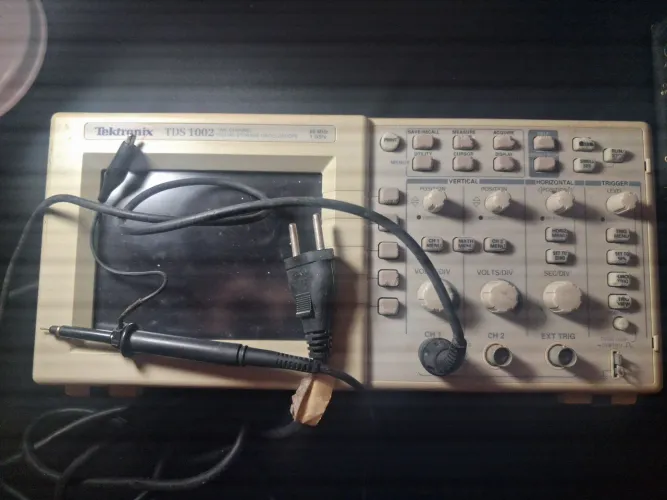 OsciloscópioTektronix TDS 1002