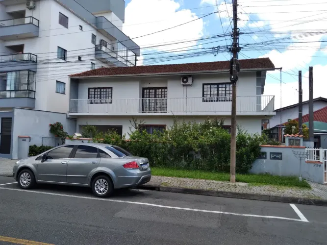 Casa superior para empresa, poderá ser consultório, clínica, salão de beleza ou escritório