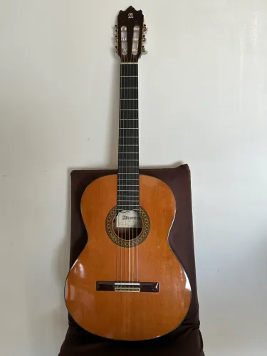 Violão clássico Alhambra 4P,Tampo Maçico Cedro