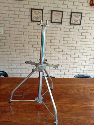 Estante para congas ou tumbadoras.
