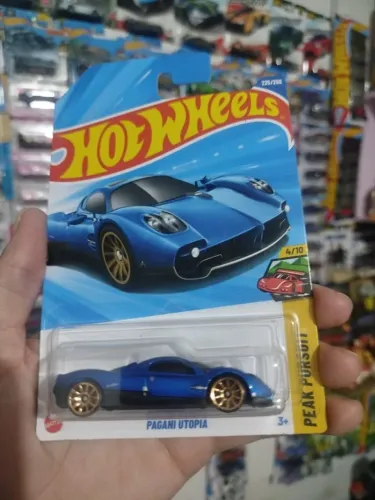 HOT WHEELS PAGANI UTOPIA 1:64