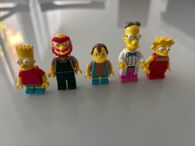 Lote 5 Bonecos Lego Os Simpsons Originais (Lisa, Bart, Nelson...)?