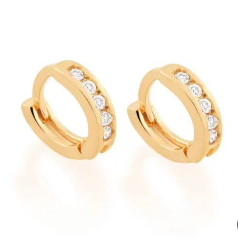 Brinco argola banhado a ouro 18k com zircônias Branco<br><br>Cód. 523214