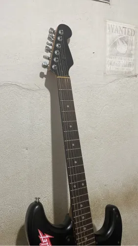 Vendo ou troco guitarra Eagle Stratocaster em Superstrato