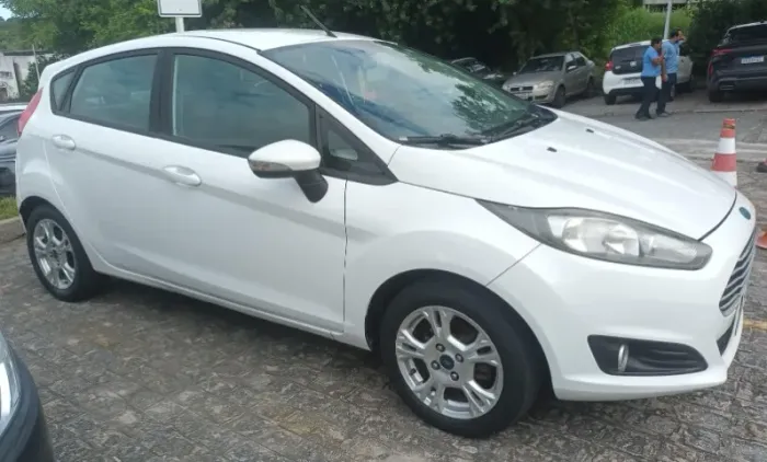 Ford Fiesta 1.6 16V Flex Aut. 5P 2016