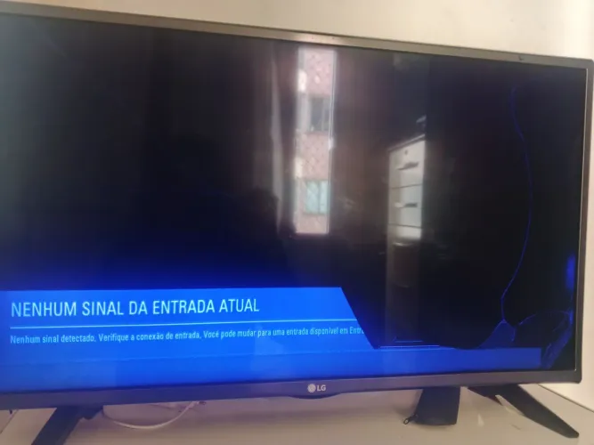 Tv só pra tira as peças tudo original ou consertar 