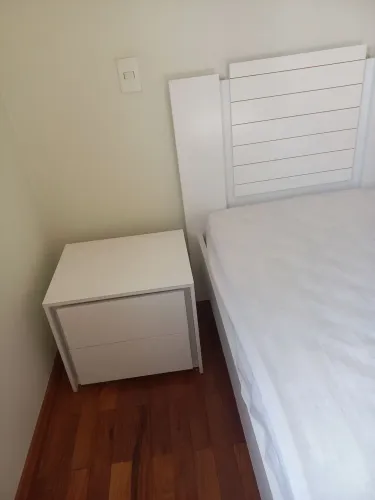 Cama de solteiro e criado mudo!