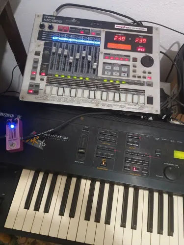 RARIDADE: Roland GrooveBox 808