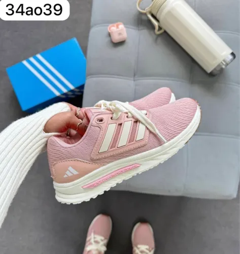 Tênis adidas 