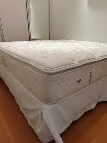 Vendo cama King Size em ótimo estado.