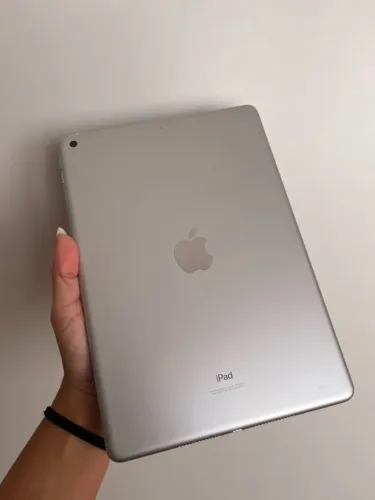 iPad 9ª Geração Apple 64GB Wi-Fi - Tela 10.2" (Com detalhe no Botão Home)