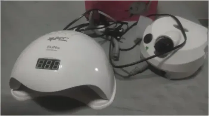 Cabine e motor para fazer unha
