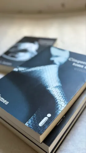 Livros Saga Cinquenta Tons de Cinza + Livros do Christian Grey