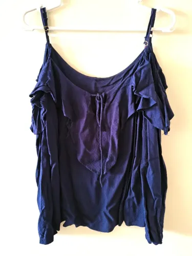 Blusa Azul Marinho com Babados