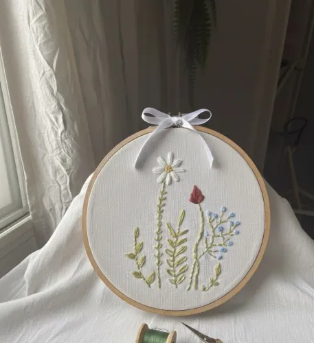Quadro decorativo bordado a mão bastidor