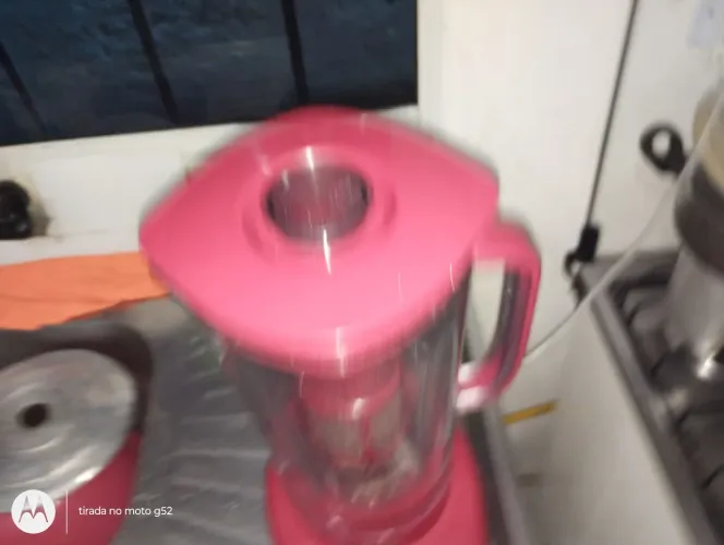 Vende-se um liquidificador Philco vermelho em perfeito estado pouco tempo de uso