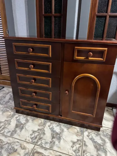 CÔMODA DE MADEIRA MACIÇA