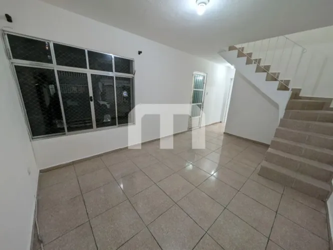 Aluga, sobrado de vila, 2 dormitórios, 2 banheiros, sala 2 ambientes, cozinha com gabinete