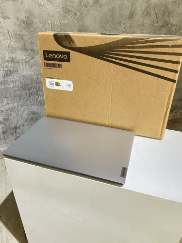 Notebook Lenovo i3 13TH, 256GB SSD, 8GB RAM, Full HD