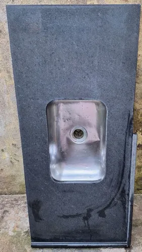 Bancada de granito com cuba inox - usada