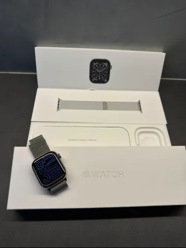 Apple Watch Series 11 GPS + CEL - Titânio