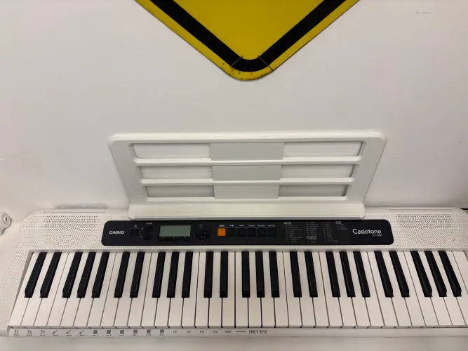 Teclado Cassio- Cassiotone ct-s200