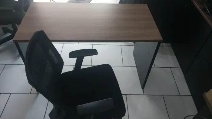 Mesa e Cadeira de Escritório