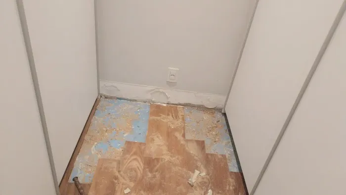 Raspagem de taco e aplicação de verniz bona manutenção e colocação de assoalho !