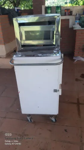 Carrinho com forno de pizza 