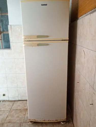 Vende - se geladeira Consul antiga mais funcionando perfeitamente