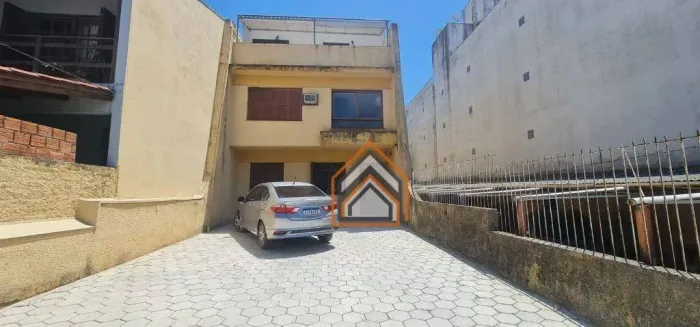 Apartamento Duplex de 2 dormitórios. Bairro Santo Antonio, Porto Alegre.