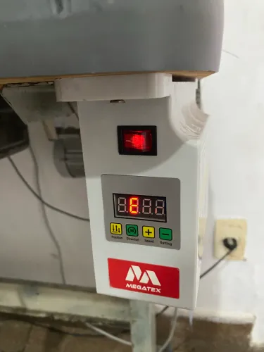 Máquina de costura industrial