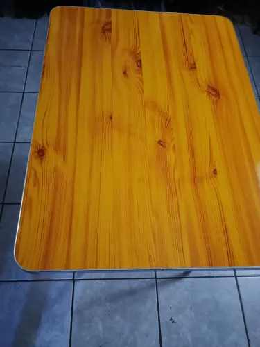 Baixei o preço. Vendo mesa dobrável com duas cadeiras 