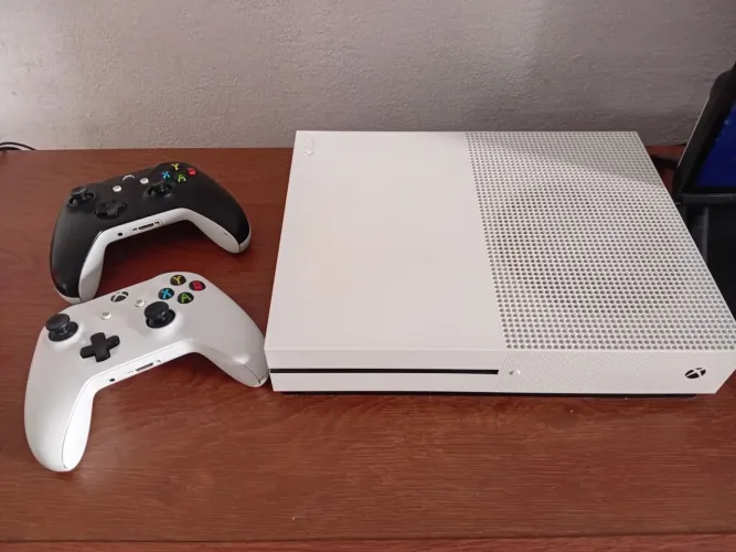 Xbox One S branco 1TB completo original na caixa!!