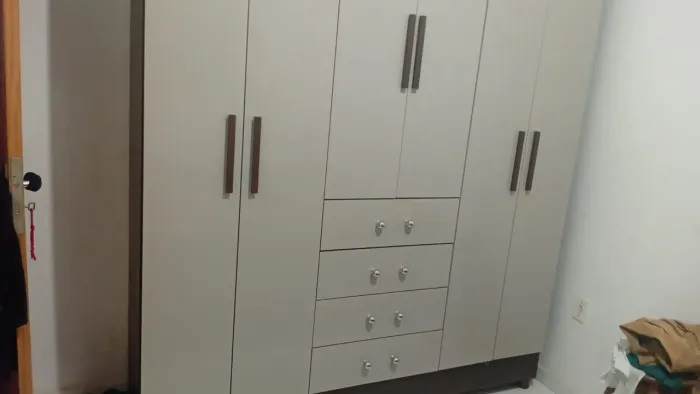 Quarda roupa semi novo
