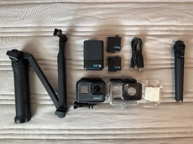 Go Pro 7 com acessórios e Dome para mergulho
