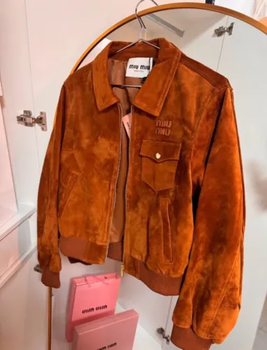 jaqueta miu miu em couro suede caramelo marrom tam m