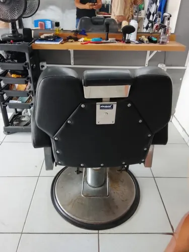 Cadeira de barbeiro reclinável preta