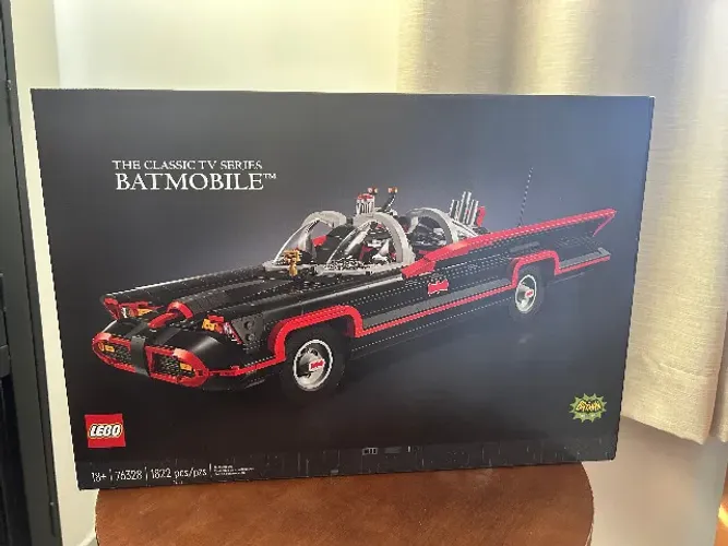 LEGO DC Batman 76328 - O Batmóvel Clássico da Série de TV (1966)
