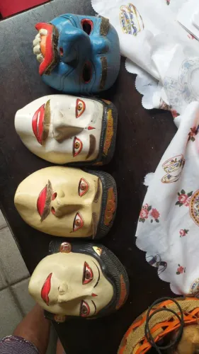 Mascaras feita a mão vintage talhada na madeira importada Tailândia