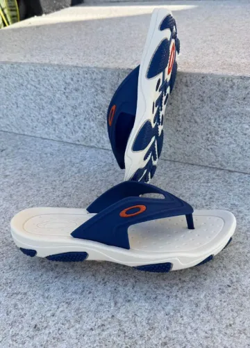Chinelo Oakley Titan 