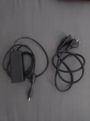 Carregador de notebook original Samsung
