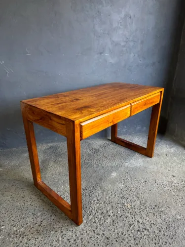 Mesa com Gaveta