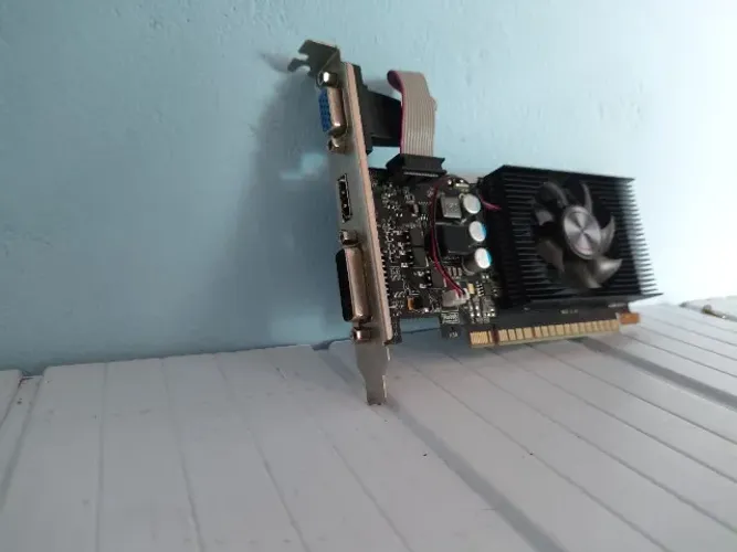 Placa de Vídeo NVIDIA GeForce GT 220 1GB