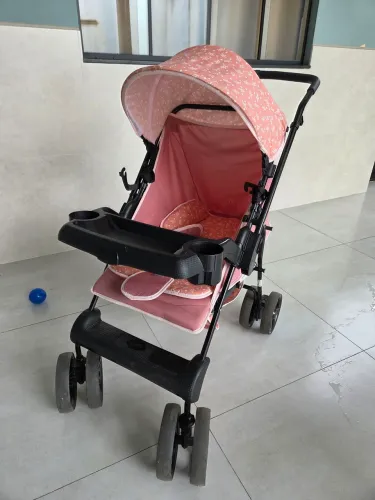 Carinho de bebê - menina