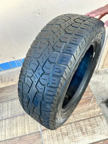 3 Pneus semi novos - caminhonete