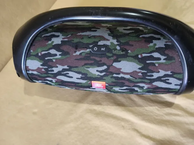 Caixa de som JBL Boombox camuflada